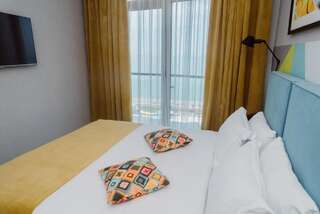 Апарт-отели Aparthotel Tangerine Батуми Семейный номер с видом на море-12